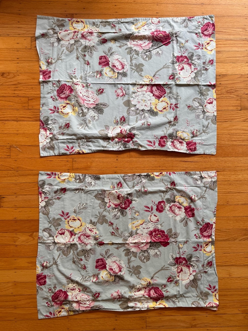 Pottery Barn Cottage Floral Standard Pillow Shams (set of 2) - Picture 3 of 8